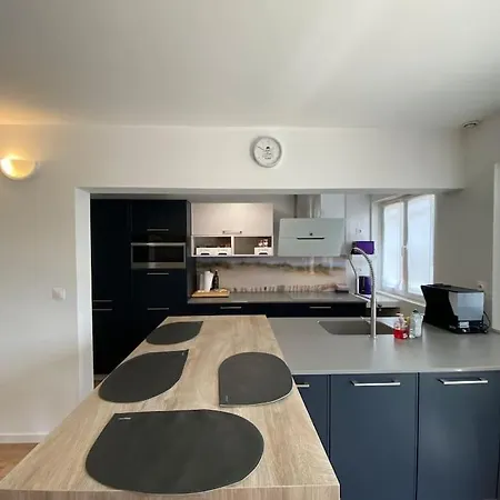 Vakantiehuis Charme Et Confort Pour 6 Personnes A *